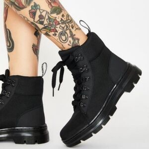 Like new Dr Martens Combs Womens Casual Boots